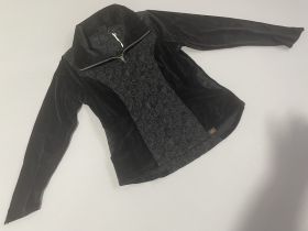 Kurze Jacke aus Samt