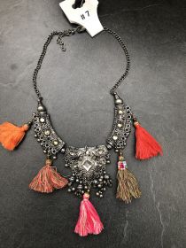 Collier mit Quasten