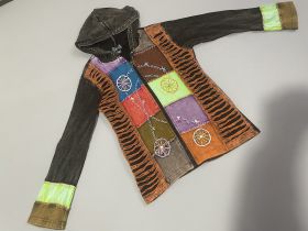 Kurze Jacke, Kapuzenjacke